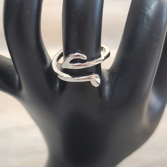 Jewelry - Musical Note Minimalistic Silvertone Fashion Ring Multiple Sizes